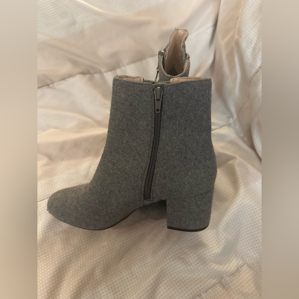 Nine West Booties in Gray size 7.5 - Picture 4 of 13